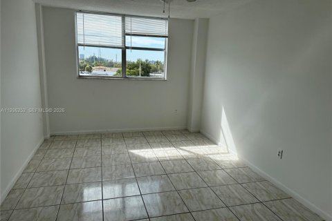 Copropriété à louer à North Miami Beach, Floride: 1 chambre, 61.13 m2 № 2027938 - photo 5