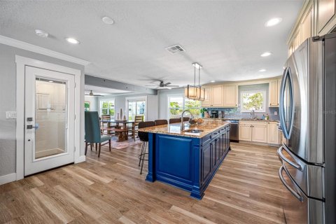 Townhouse in Indian Rocks Beach, Florida 6 bedrooms, 379.04 sq.m. № 1777870 - photo 12