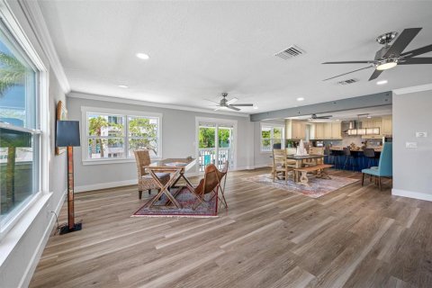 Townhouse in Indian Rocks Beach, Florida 6 bedrooms, 379.04 sq.m. № 1777870 - photo 19