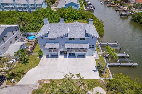 Townhouse in Indian Rocks Beach, Florida 6 bedrooms, 379.04 sq.m. № 1777870 - photo 3