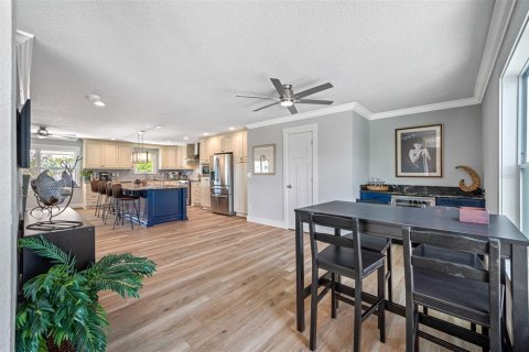 Townhouse in Indian Rocks Beach, Florida 6 bedrooms, 379.04 sq.m. № 1777870 - photo 10
