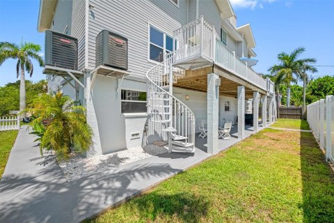 Townhouse in Indian Rocks Beach, Florida 6 bedrooms, 379.04 sq.m. № 1777870 - photo 8