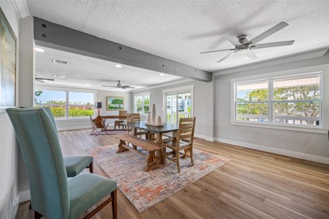 Townhouse in Indian Rocks Beach, Florida 6 bedrooms, 379.04 sq.m. № 1777870 - photo 17