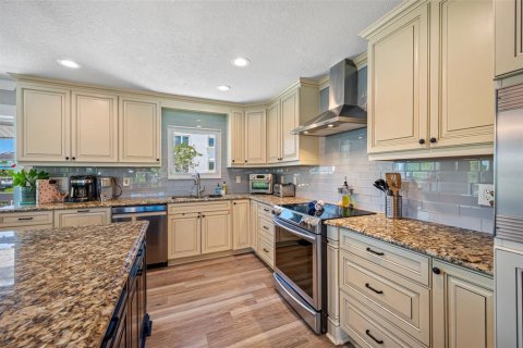 Townhouse in Indian Rocks Beach, Florida 6 bedrooms, 379.04 sq.m. № 1777870 - photo 15