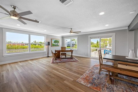 Townhouse in Indian Rocks Beach, Florida 6 bedrooms, 379.04 sq.m. № 1777870 - photo 20