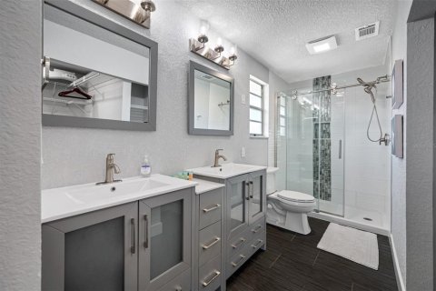 Townhouse in Indian Rocks Beach, Florida 6 bedrooms, 379.04 sq.m. № 1777870 - photo 30