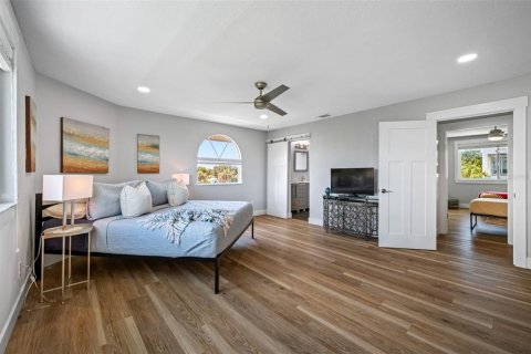 Townhouse in Indian Rocks Beach, Florida 6 bedrooms, 379.04 sq.m. № 1777870 - photo 29