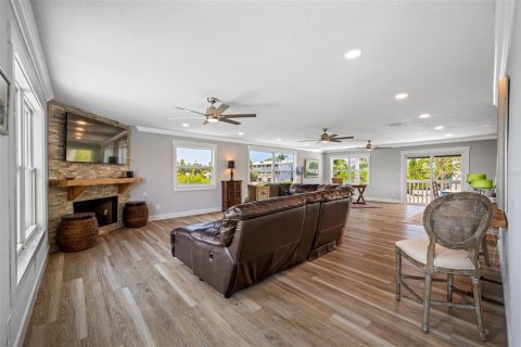 Townhouse in Indian Rocks Beach, Florida 6 bedrooms, 379.04 sq.m. № 1777870 - photo 21
