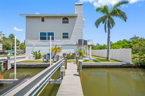 Townhouse in Indian Rocks Beach, Florida 6 bedrooms, 379.04 sq.m. № 1777870 - photo 7