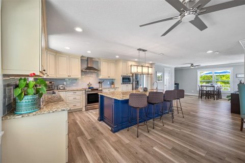 Townhouse in Indian Rocks Beach, Florida 6 bedrooms, 379.04 sq.m. № 1777870 - photo 14