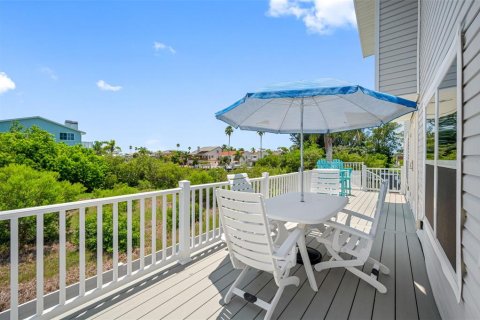 Townhouse in Indian Rocks Beach, Florida 6 bedrooms, 379.04 sq.m. № 1777870 - photo 25