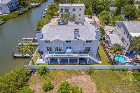 Townhouse in Indian Rocks Beach, Florida 6 bedrooms, 379.04 sq.m. № 1777870 - photo 4