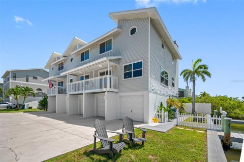 Townhouse in Indian Rocks Beach, Florida 6 bedrooms, 379.04 sq.m. № 1777870 - photo 5