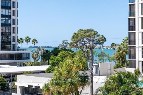 Condo in Sarasota, Florida, 3 bedrooms  № 2395824 - photo 6