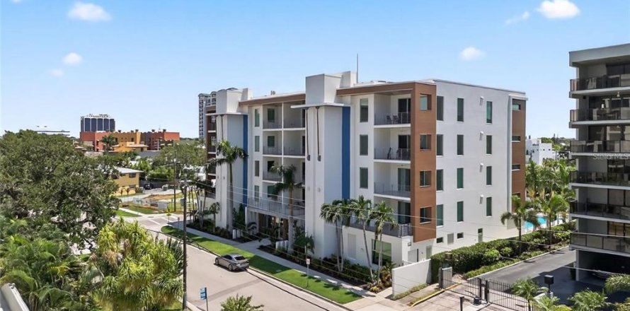 Condo in Sarasota, Florida, 3 bedrooms  № 2395824