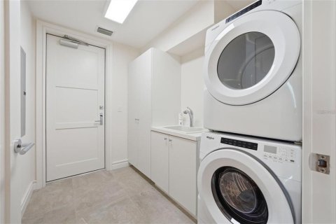 Condo in Sarasota, Florida, 3 bedrooms  № 2395824 - photo 22