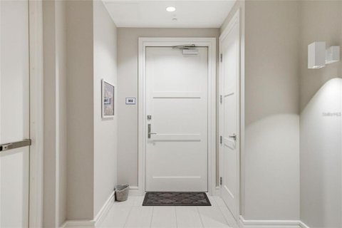 Condo in Sarasota, Florida, 3 bedrooms  № 2395824 - photo 2