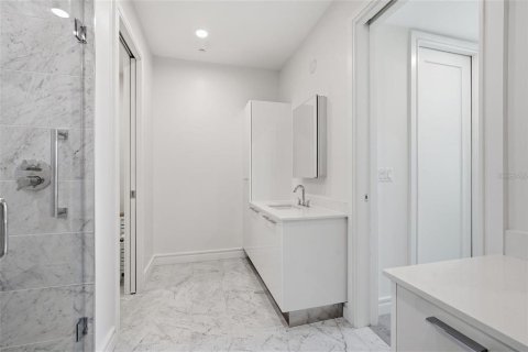Condo in Sarasota, Florida, 3 bedrooms  № 2395824 - photo 16