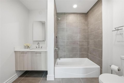 Condo in Sarasota, Florida, 3 bedrooms  № 2395824 - photo 18