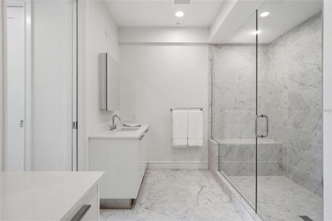 Condo in Sarasota, Florida, 3 bedrooms  № 2395824 - photo 15