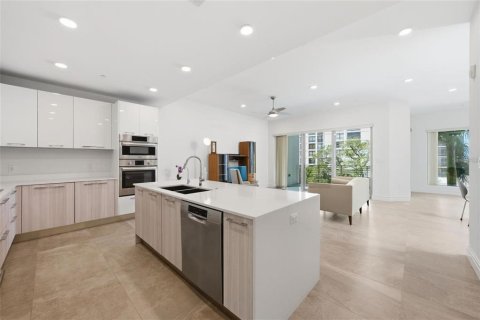 Condo in Sarasota, Florida, 3 bedrooms  № 2395824 - photo 12