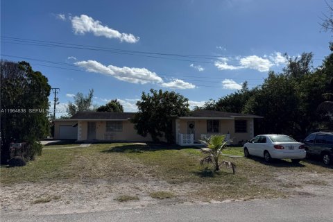 Commercial property in Miami, Florida 243.87 sq.m. № 2081150