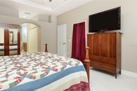 Купить виллу или дом в Ривервью, Флорида 12 комнат, 202.06м2, № 1732439 - фото 18