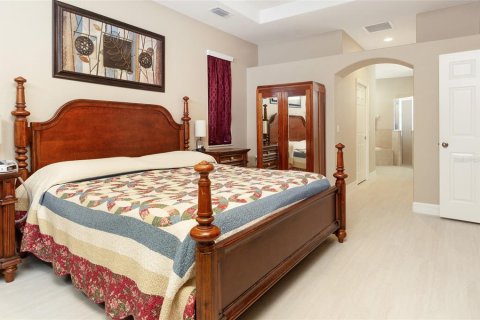 Купить виллу или дом в Ривервью, Флорида 12 комнат, 202.06м2, № 1732439 - фото 19