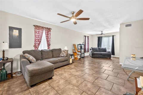 Casa en venta en New Port Richey, Florida, 3 dormitorios, 193.24 m2 № 1910291 - foto 3