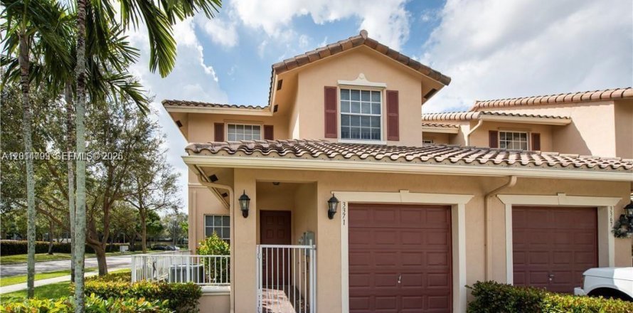 Townhouse in Davie, Florida 3 bedrooms, 178.74 sq.m. № 2088419