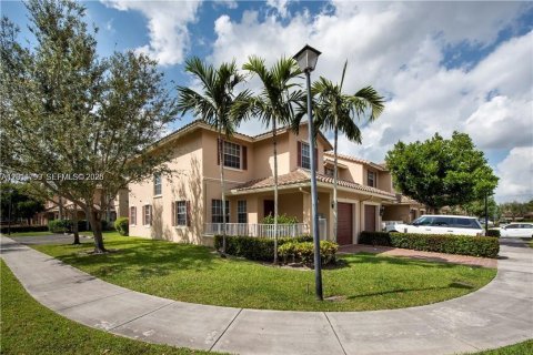 Townhouse in Davie, Florida 3 bedrooms, 178.74 sq.m. № 2088419 - photo 3