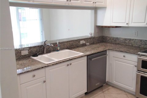 Townhouse in Davie, Florida 3 bedrooms, 178.74 sq.m. № 2088419 - photo 16