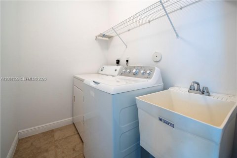 Townhouse in Davie, Florida 3 bedrooms, 178.74 sq.m. № 2088419 - photo 25