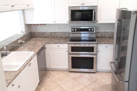 Townhouse in Davie, Florida 3 bedrooms, 178.74 sq.m. № 2088419 - photo 15