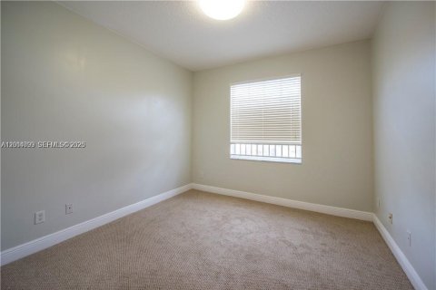Townhouse in Davie, Florida 3 bedrooms, 178.74 sq.m. № 2088419 - photo 23