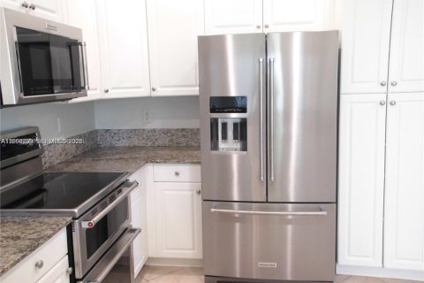 Townhouse in Davie, Florida 3 bedrooms, 178.74 sq.m. № 2088419 - photo 14