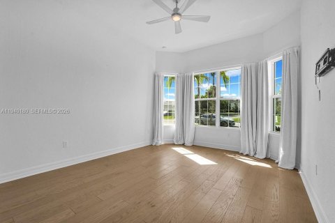 House in Lake Worth, Florida 3 bedrooms, 233.28 sq.m. № 1998131 - photo 11