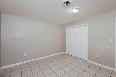 House in Sunrise, Florida 2 bedrooms, 111.48 sq.m. № 1951472 - photo 13