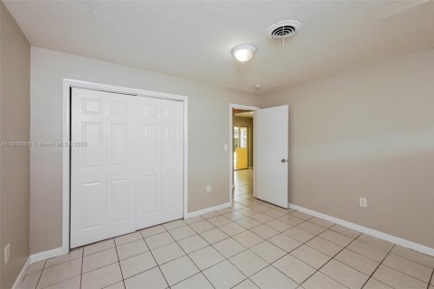 House in Sunrise, Florida 2 bedrooms, 111.48 sq.m. № 1951472 - photo 15