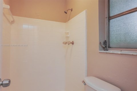 House in Sunrise, Florida 2 bedrooms, 111.48 sq.m. № 1951472 - photo 16