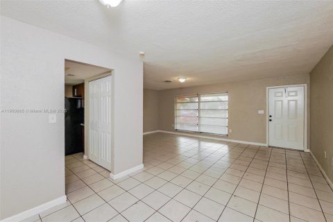 House in Sunrise, Florida 2 bedrooms, 111.48 sq.m. № 1951472 - photo 6