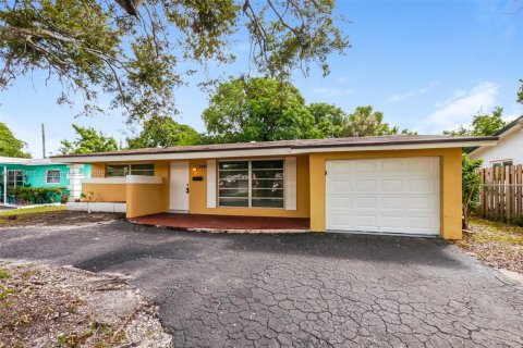 House in Sunrise, Florida 2 bedrooms, 111.48 sq.m. № 1951472 - photo 1