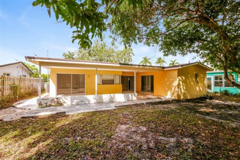 House in Sunrise, Florida 2 bedrooms, 111.48 sq.m. № 1951472 - photo 18