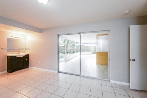 House in Sunrise, Florida 2 bedrooms, 111.48 sq.m. № 1951472 - photo 10