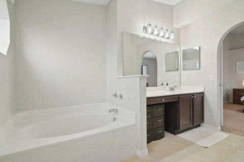 House in Orlando, Florida 4 bedrooms, 174.1 sq.m. № 1841604 - photo 12
