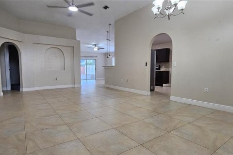 House in Orlando, Florida 4 bedrooms, 174.1 sq.m. № 1841604 - photo 3