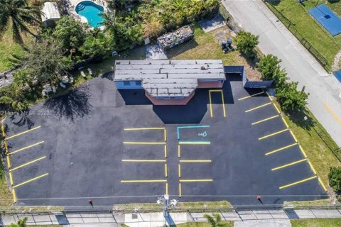 Propiedad comercial en Hallandale Beach, Florida № 2241930