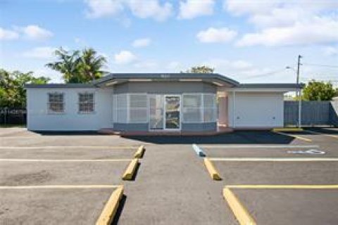 Propiedad comercial en venta en Hallandale Beach, Florida № 2241930 - foto 2