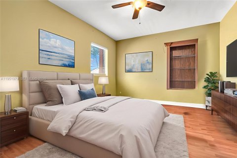 House in Miami, Florida 4 bedrooms, 265.89 sq.m. № 2024256 - photo 24