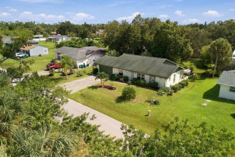 House in Port Charlotte, Florida 3 bedrooms, 123.37 sq.m. № 2388127 - photo 3